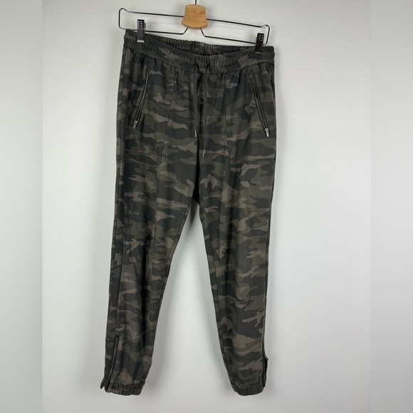 Athleta Pants - Athleta Gray/Green Camo Farallon Jogger, Size 4